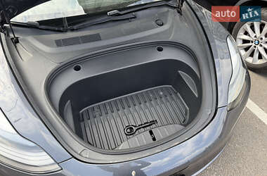 Седан Tesla Model 3 2020 в 