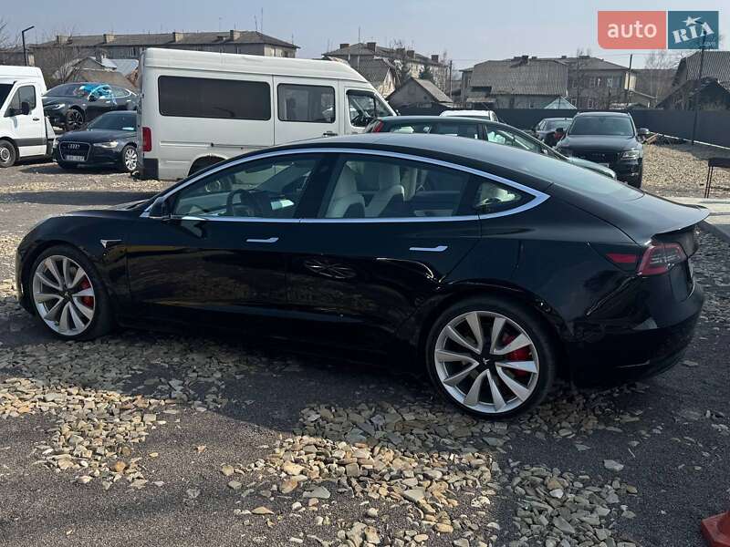 Седан Tesla Model 3 2018 в Самборі