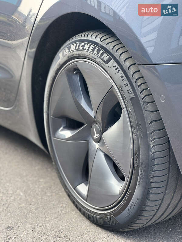 Седан Tesla Model 3 2019 в Рівному