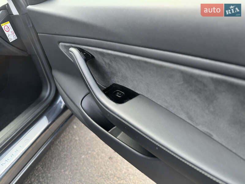 Седан Tesla Model 3 2019 в Рівному