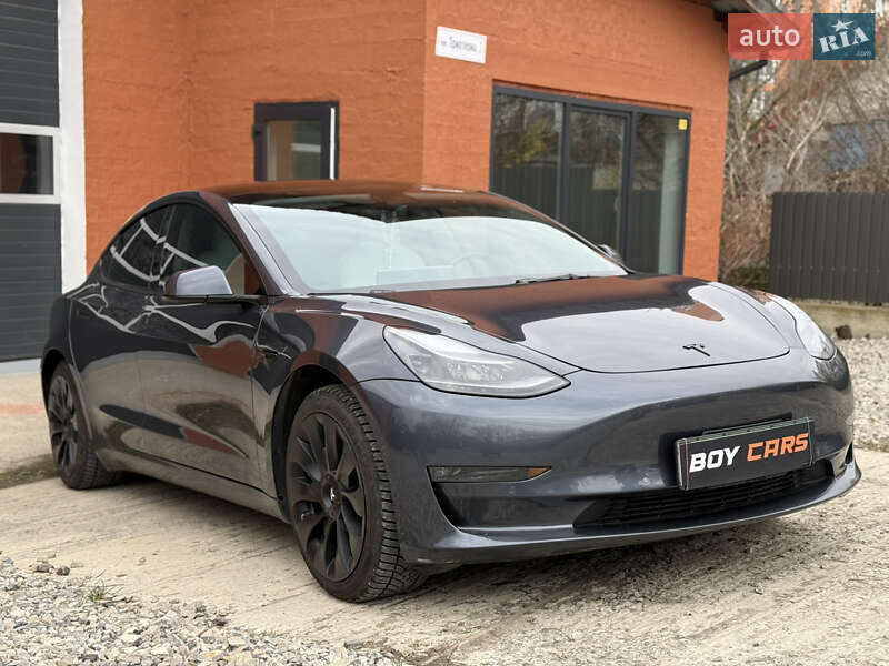 Седан Tesla Model 3 2022 в 
