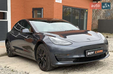 Седан Tesla Model 3 2022 в 