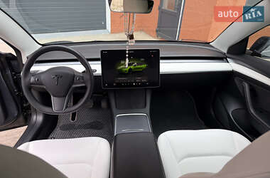 Седан Tesla Model 3 2022 в 