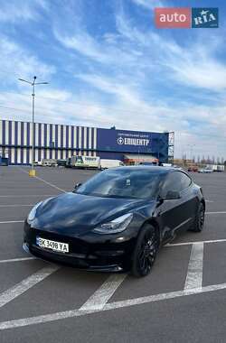 Седан Tesla Model 3 2022 в Ровно