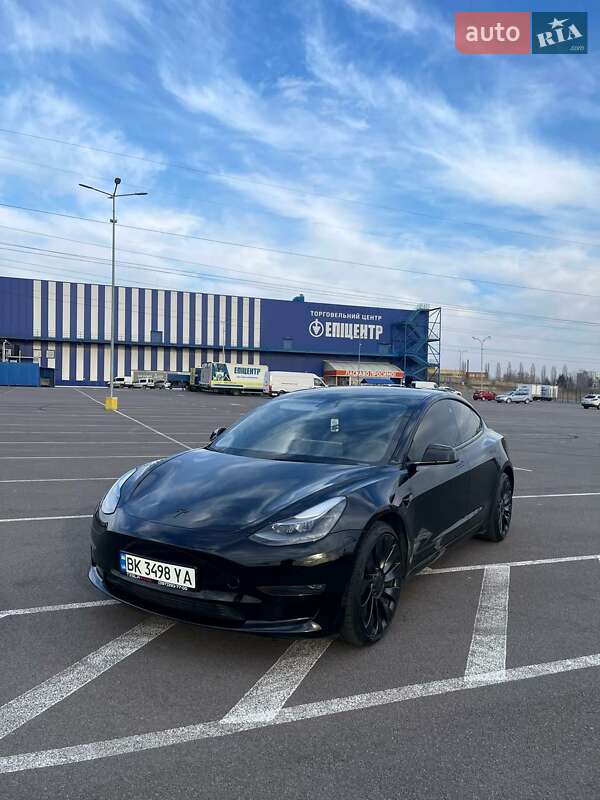 Седан Tesla Model 3 2022 в Рівному