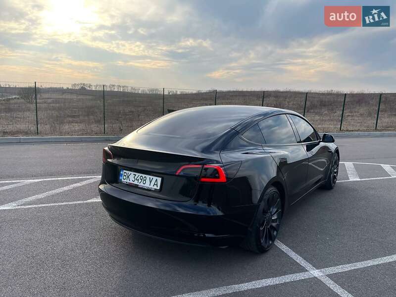 Седан Tesla Model 3 2022 в Рівному