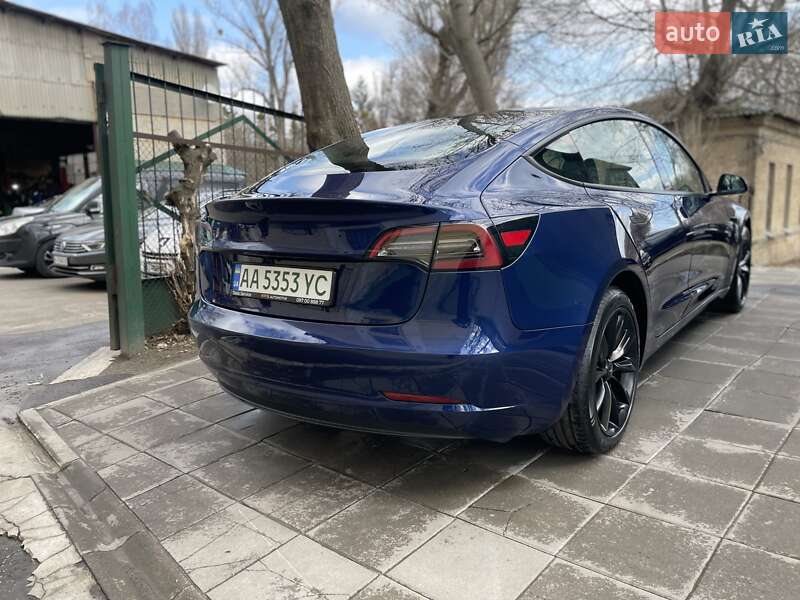 Седан Tesla Model 3 2023 в Києві