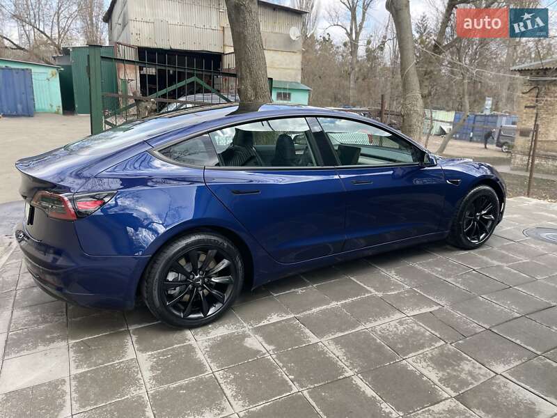 Седан Tesla Model 3 2023 в Києві