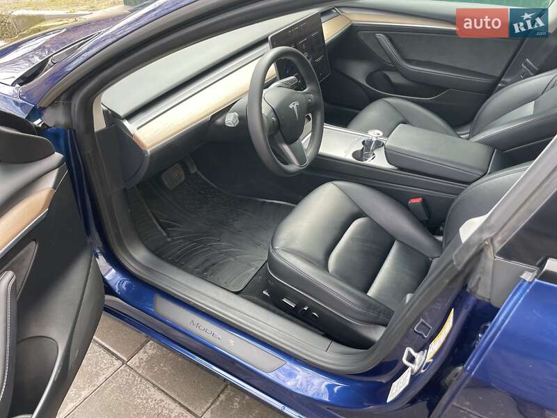 Седан Tesla Model 3 2023 в Києві