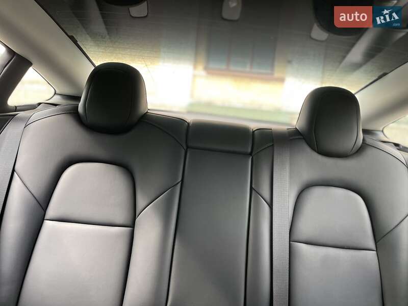 Седан Tesla Model 3 2023 в Києві