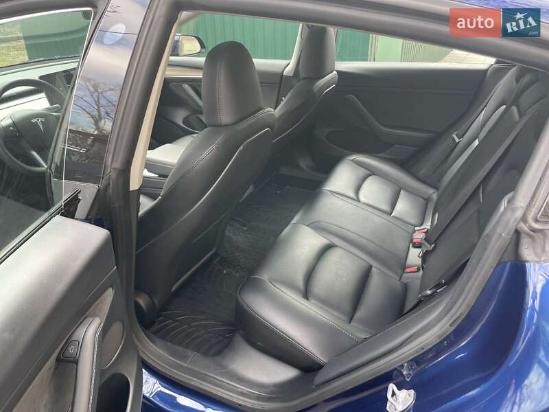 Седан Tesla Model 3 2023 в Києві