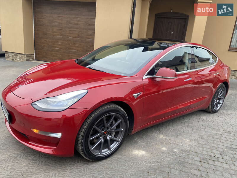 Седан Tesla Model 3 2019 в Самборе