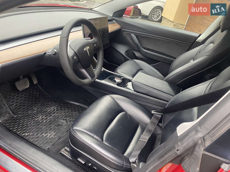 Седан Tesla Model 3 2019 в Самборе