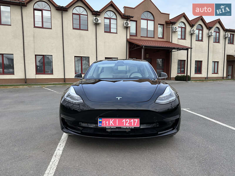 Седан Tesla Model 3 2019 в Виннице