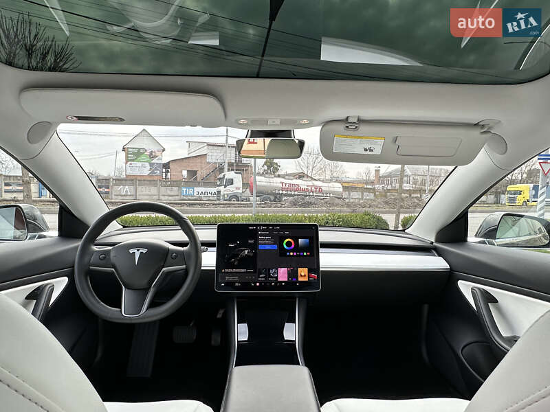 Седан Tesla Model 3 2019 в Виннице