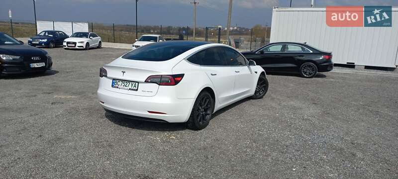 Седан Tesla Model 3 2018 в Николаеве