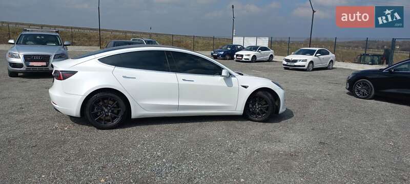 Седан Tesla Model 3 2018 в Николаеве
