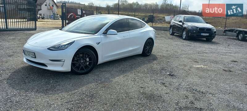 Седан Tesla Model 3 2018 в Николаеве