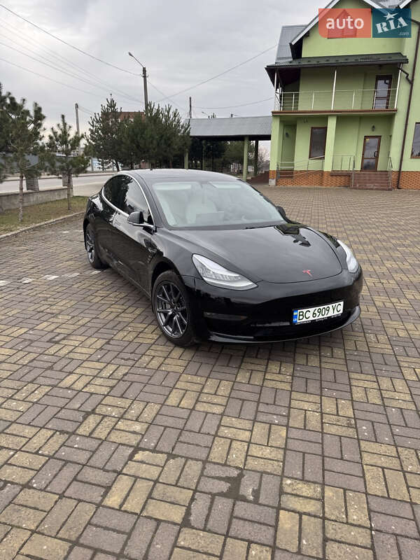 Tesla Model 3 2020