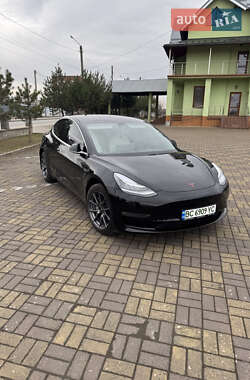 Седан Tesla Model 3 2020 в 