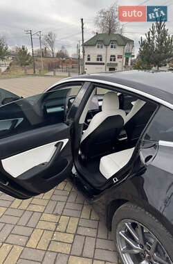 Седан Tesla Model 3 2020 в 