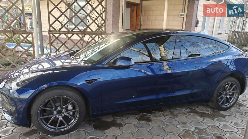 Седан Tesla Model 3 2023 в Павлограді
