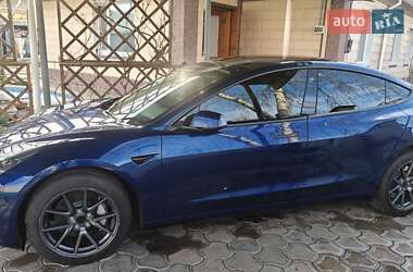 Седан Tesla Model 3 2023 в 
