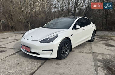 Седан Tesla Model 3 2021 в 
