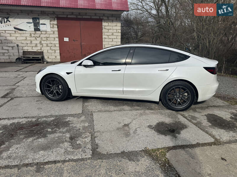 Седан Tesla Model 3 2021 в Шепетовке