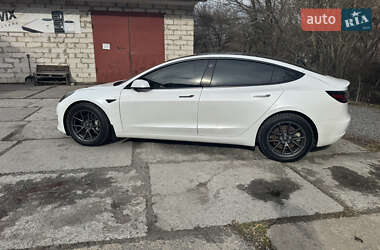 Седан Tesla Model 3 2021 в 