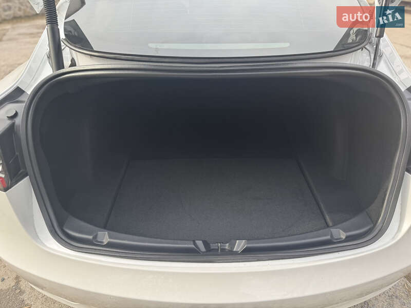 Седан Tesla Model 3 2021 в Шепетовке