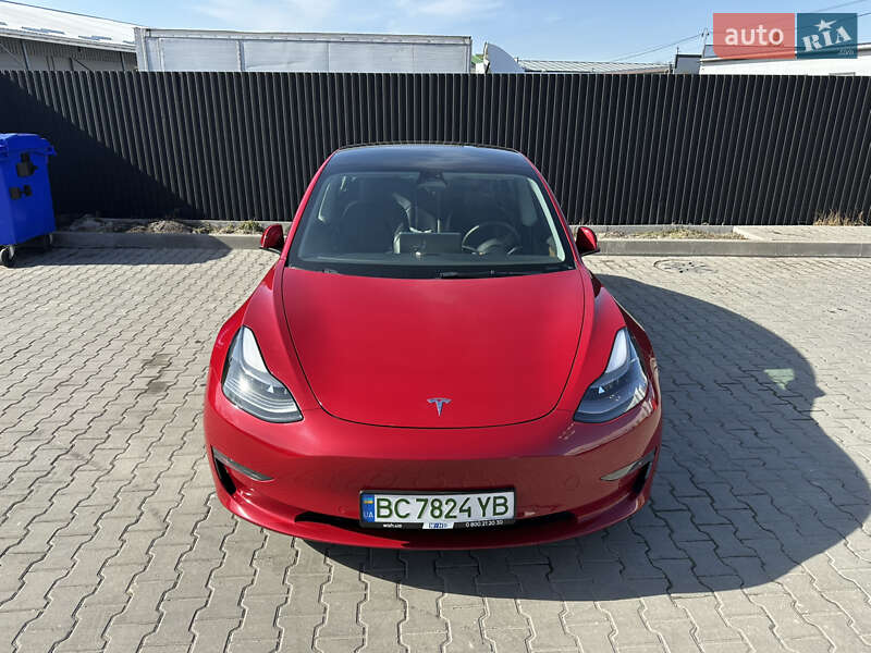 Седан Tesla Model 3 2022 в Львове