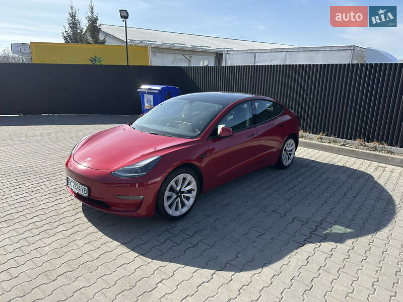 Седан Tesla Model 3 2022 в Львове