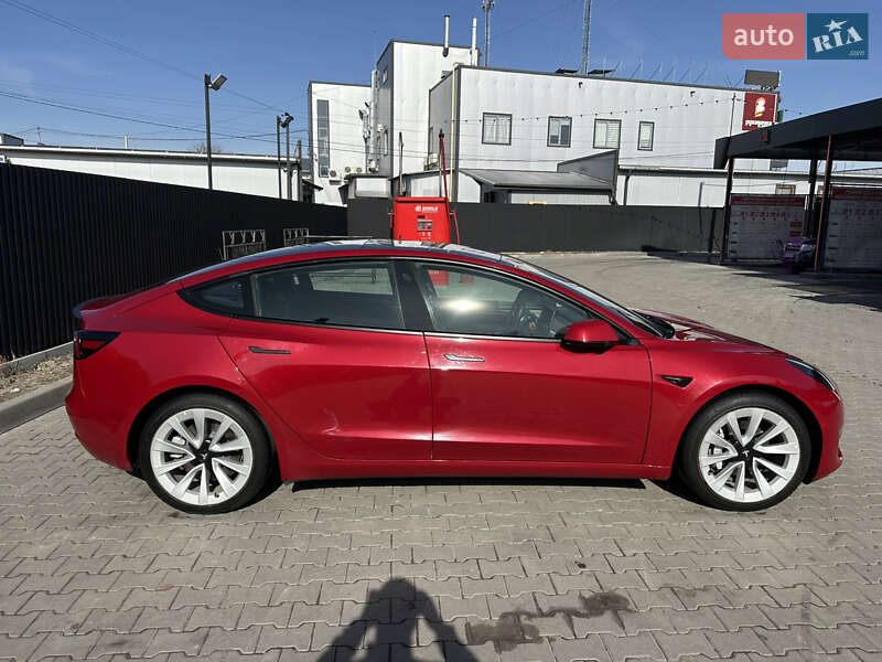 Седан Tesla Model 3 2022 в Львове