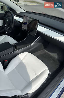 Седан Tesla Model 3 2019 в 