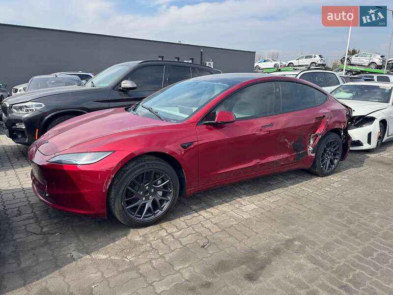 Седан Tesla Model 3 2024 в 