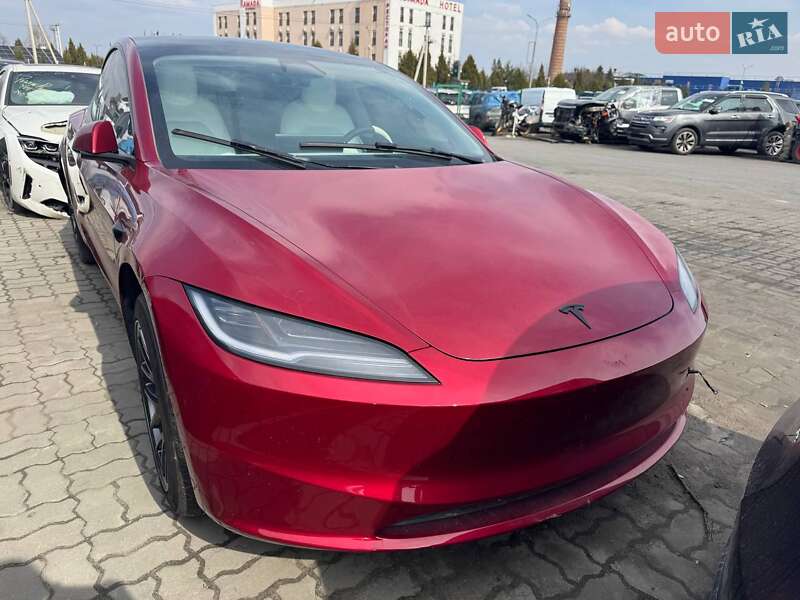 Седан Tesla Model 3 2024 в Львове
