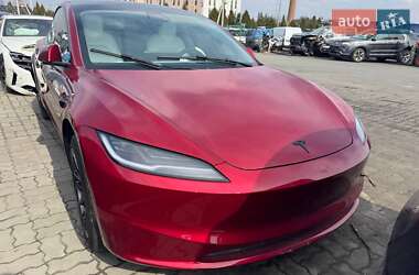 Седан Tesla Model 3 2024 в 