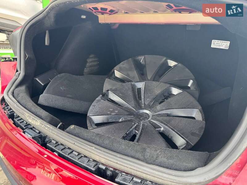 Седан Tesla Model 3 2024 в Львове