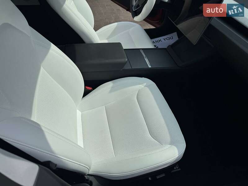 Седан Tesla Model 3 2024 в Львове