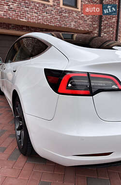 Седан Tesla Model 3 2020 в 