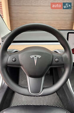 Седан Tesla Model 3 2020 в 