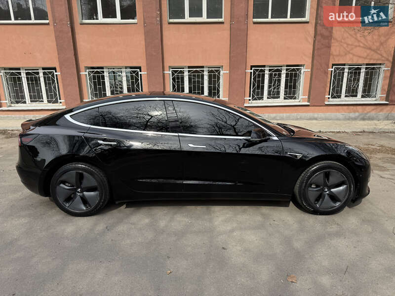Седан Tesla Model 3 2019 в Киеве