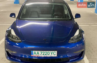 Седан Tesla Model 3 2022 в 