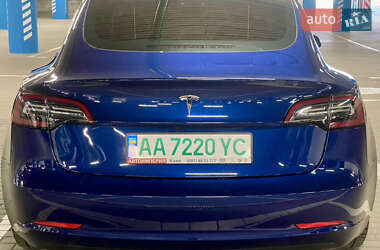 Седан Tesla Model 3 2022 в 