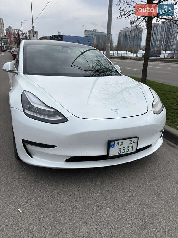 Седан Tesla Model 3 2019 в Києві