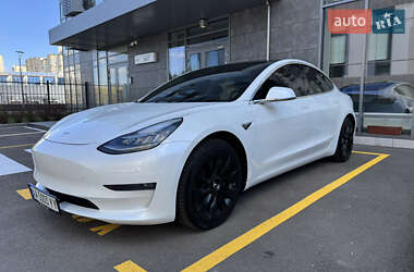 Седан Tesla Model 3 2020 в 