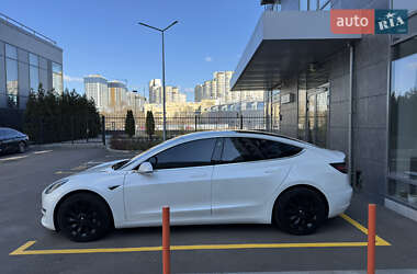 Седан Tesla Model 3 2020 в 