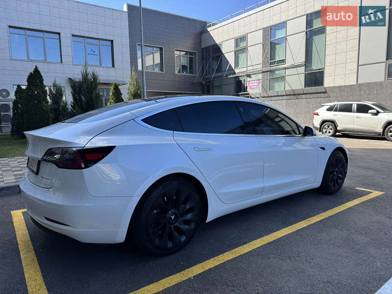 Седан Tesla Model 3 2020 в Києві