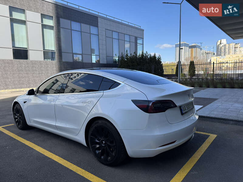 Седан Tesla Model 3 2020 в Києві